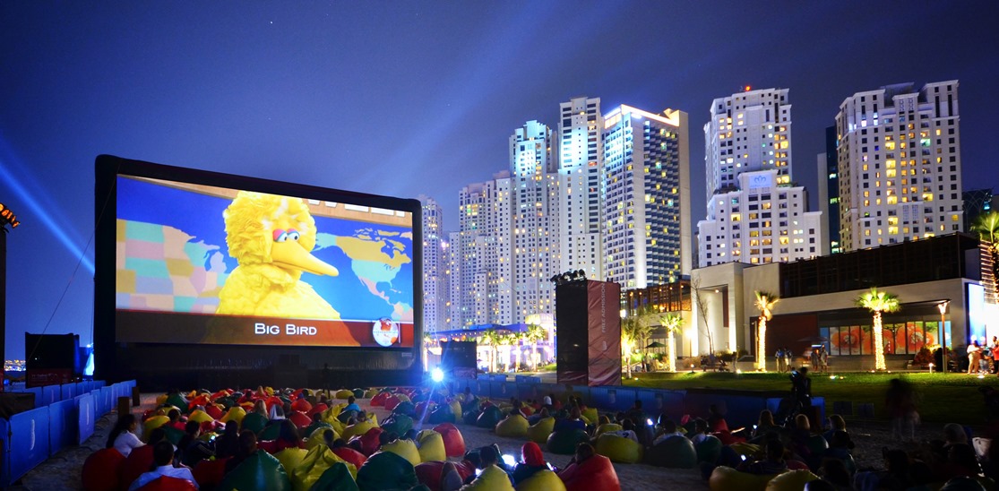 Cine en la playa en Dubai