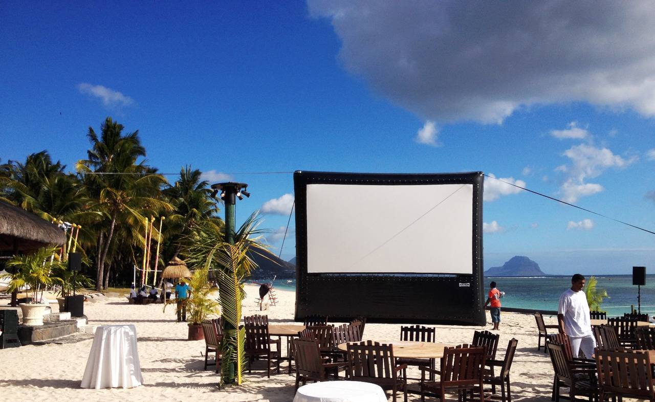 AIRSCREEN with a 6.10m (20ft) screen (ideal for up to 200 viewers) in Mauritius