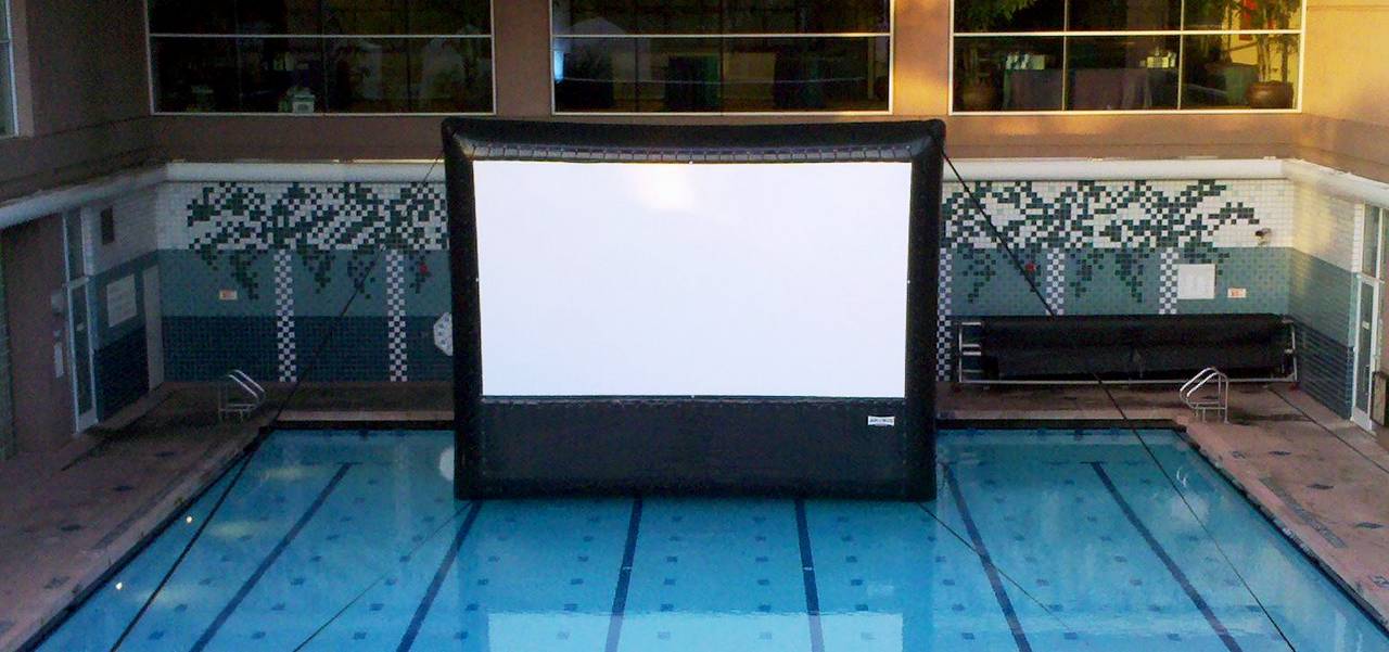 AIRSCREEN® airtight mit 6,10m x 3,43m Leinwand schwimmt in Schwimmbädern und auf Seen