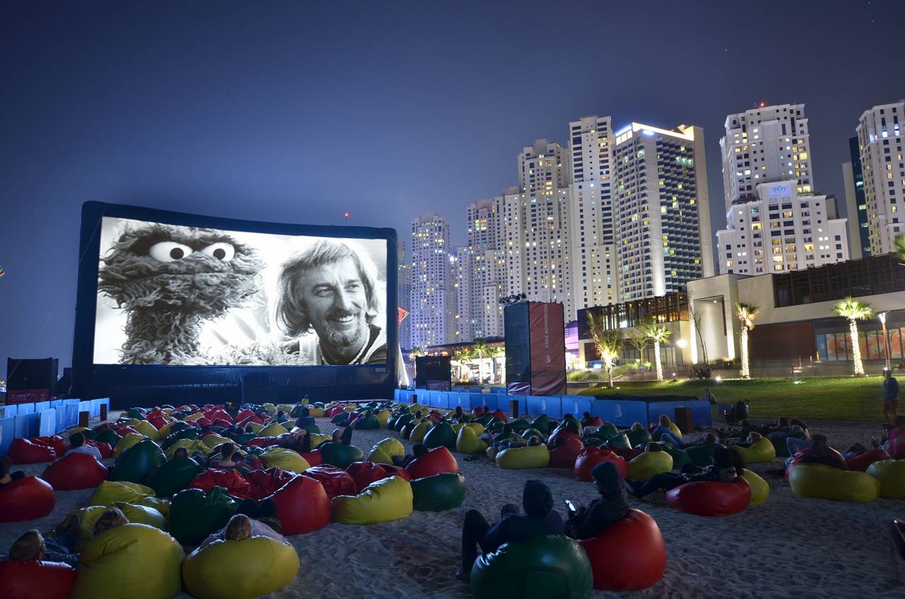 Grandes momentos: AIRSCREEN classic 20m x 10m en el Festival Internacional de Cine en Dubai (en la Playa de Jumeirah y junto al Burj Khalifa, el edifício más grande de mundo)