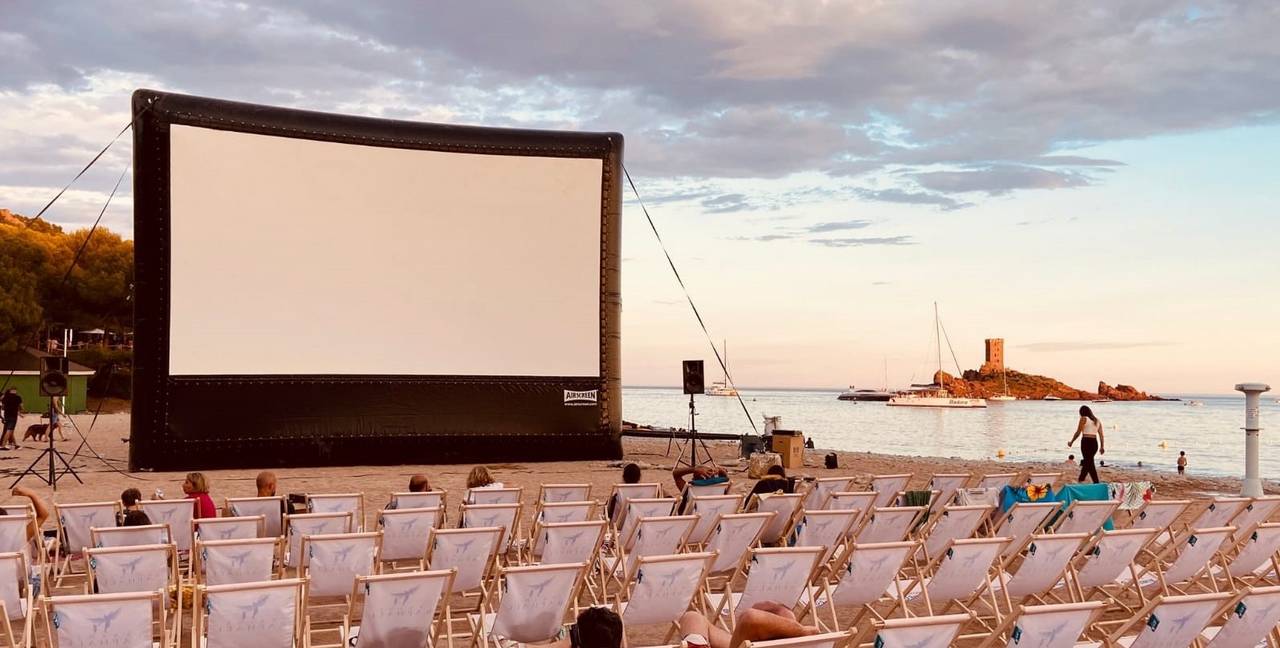 Films en plein air sur la plage de Saint-Raphaël: AIRSCREEN classic 9,15m x 5,15m 